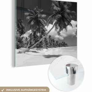 MuchoWow Acrylglasbild Palmen am Strand in der Dominikanischen Republik schwarz und weiß, (1 St), Glasbilder - Bilder auf Glas Wandbild - Foto auf Glas - Wanddekoration