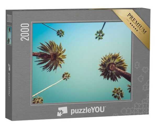 puzzleYOU Puzzle Blick nach oben: Blauer Himmel über Palmen, 2000 Puzzleteile, puzzleYOU-Kollektionen Palmen